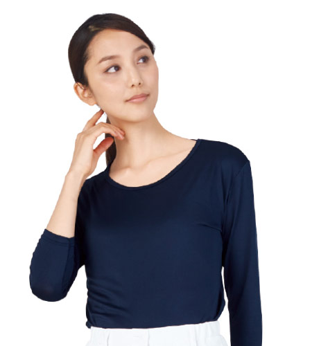 広めの首まわりの画像