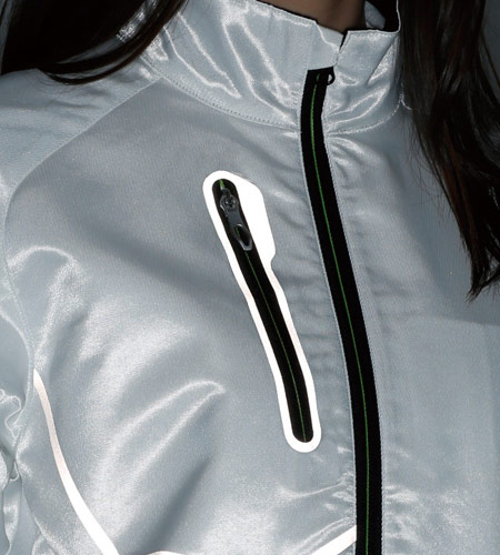 右胸にファスナーポケット(反射フレーム)付き