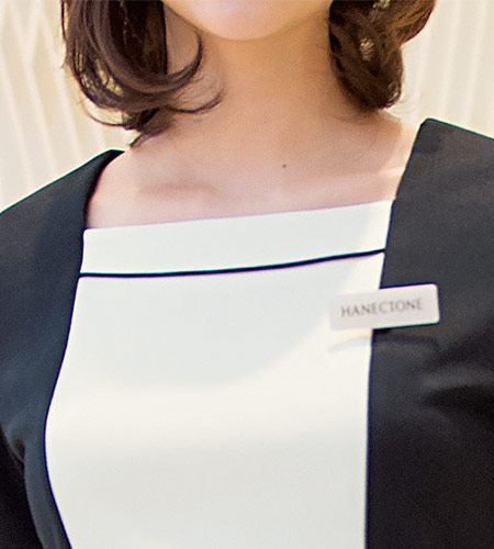 美しく見せるスクエアネックのイメージ図