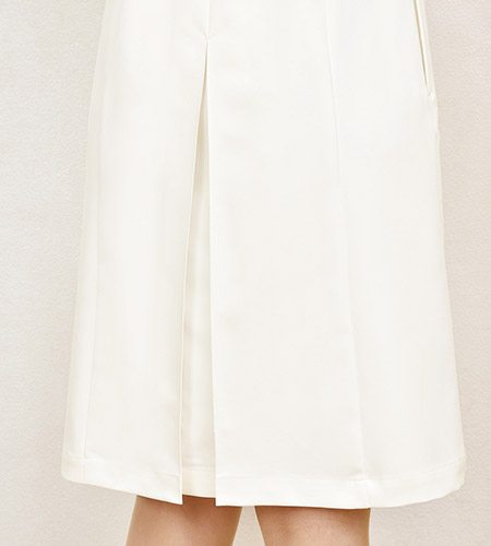 後ろスカート裾ボックスプリーツの画像