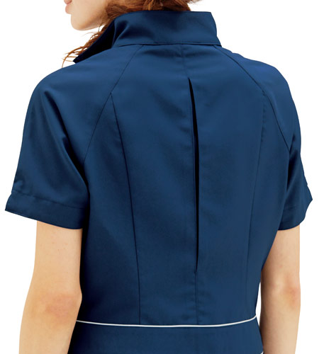 後ろ身頃ボックスプリーツ