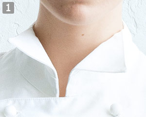 ウィングカラーコックコートのポイント①ウィングカラー