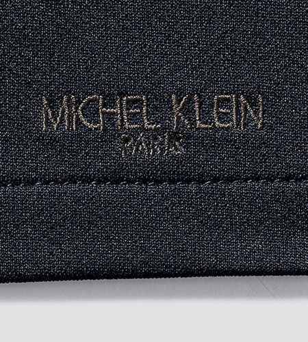 ミッシェル・クランのロゴ刺繍入り