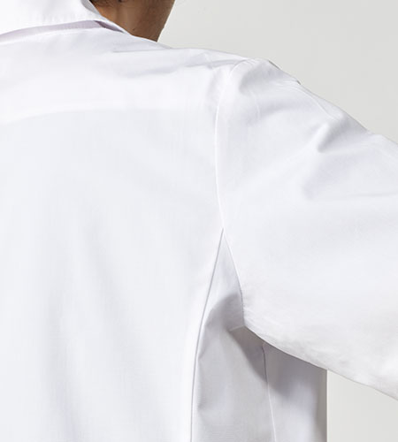 腕の上げ下げしやすい袖下のマチ