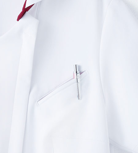 斜めの胸ポケットの画像