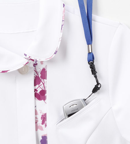 斜めの胸ポケットの画像