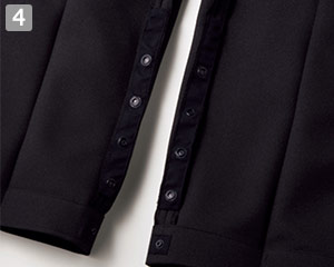 簡単に裾上げができるボタン仕様