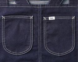 胸ポケット拡大図