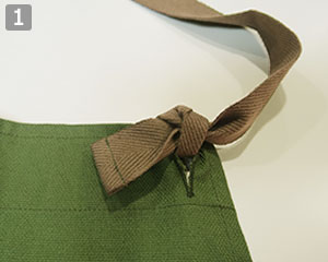 胸当てエプロン(35-QT7355)の商品詳細「首ひも」