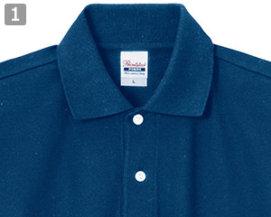 スタンダードポロシャツのポイント①乳白色のボタン