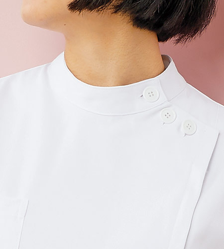 凛としたスタンドカラー