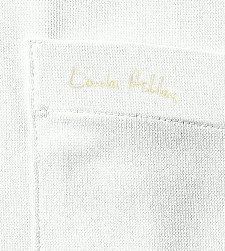 さりげなく入ったロゴの刺繍の画像