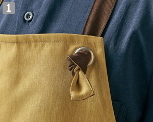 胸当てエプロン(71-OV5005)の商品詳細「調節できる肩ひも」