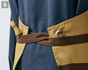 胸当てエプロン(71-OV5005)の商品詳細「調節できる腰ひも」