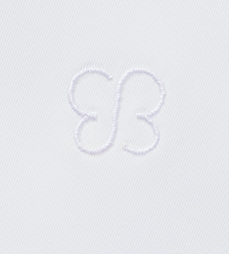 ukaロゴ刺繍入り