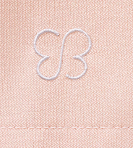 ukaロゴ刺繍入り