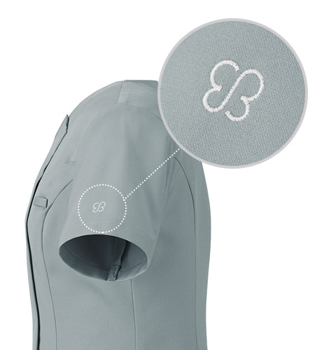 ukaロゴ刺繍入り