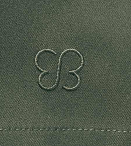 ukaロゴ刺繍入り