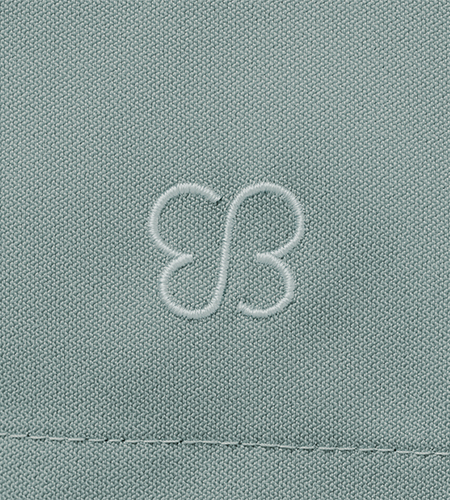 ukaロゴ刺繍入り