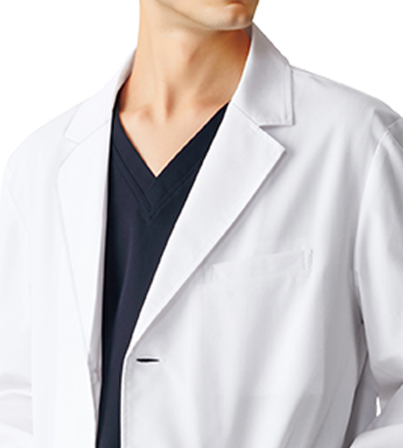 定番のノッチドラペルを採用