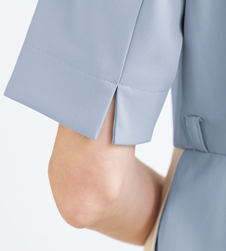 袖口スリット入り