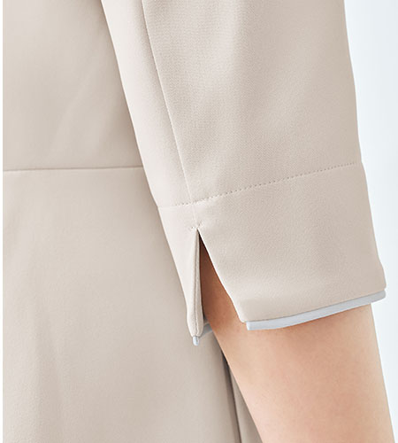 袖口スリット入り