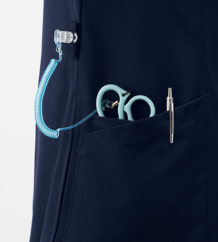 便利な腰ループと小分けポケット