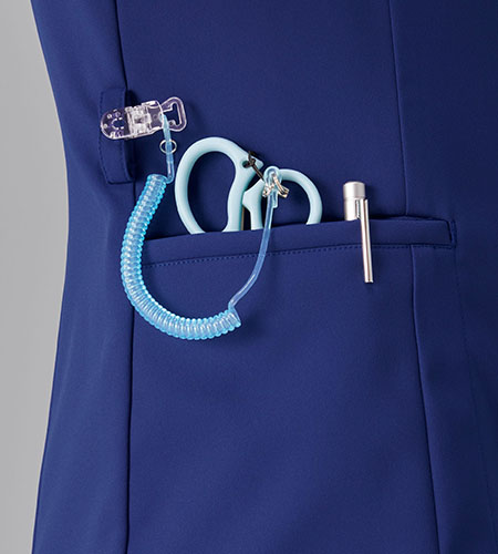 便利なループと小分けポケット