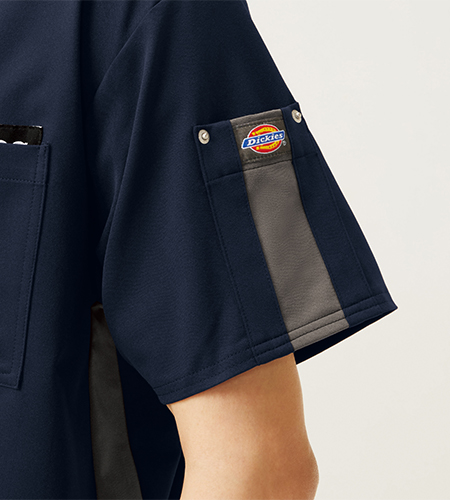 ロゴ入りリベット付ポケット