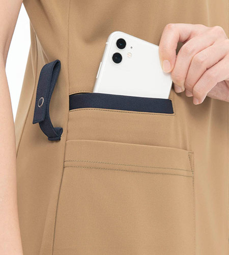 スマートフォン専用ポケット(右脇)