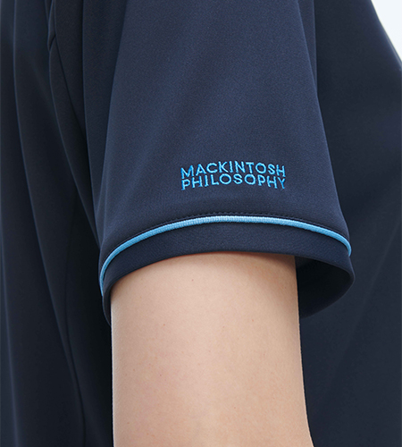 ブランドロゴ刺しゅうと袖口配色