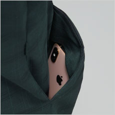 スマホなど大切なものの落下をガードしてくれます。