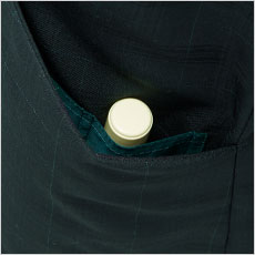 ポケッ・g内にはハンコ&リップポケット付き。