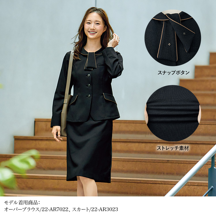 オーバーブラウス(22-ar7022)を着用した女性モデル正面画像