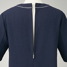 ファスナー後ろ中心開き