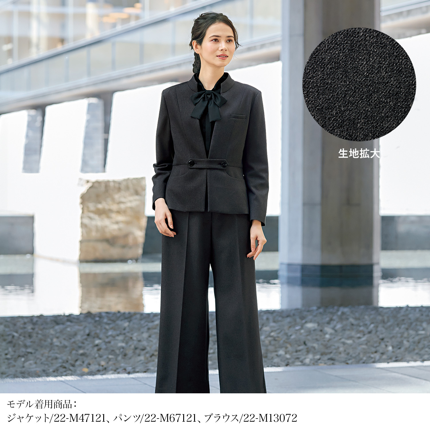 マリークワントの上品なグレーのジャケット(22-m47121) を着用した女性モデル正面画像