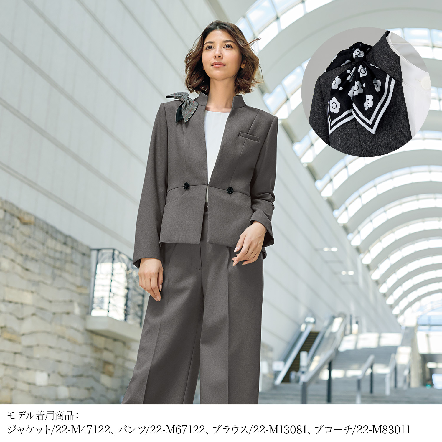 マリークワントの上品なグレーのジャケット(22-m47121) を着用した女性モデル正面画像