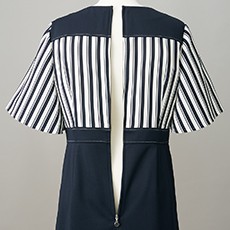 後ろファスナー開き