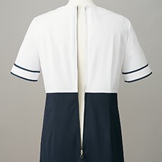 後ろファスナー開き