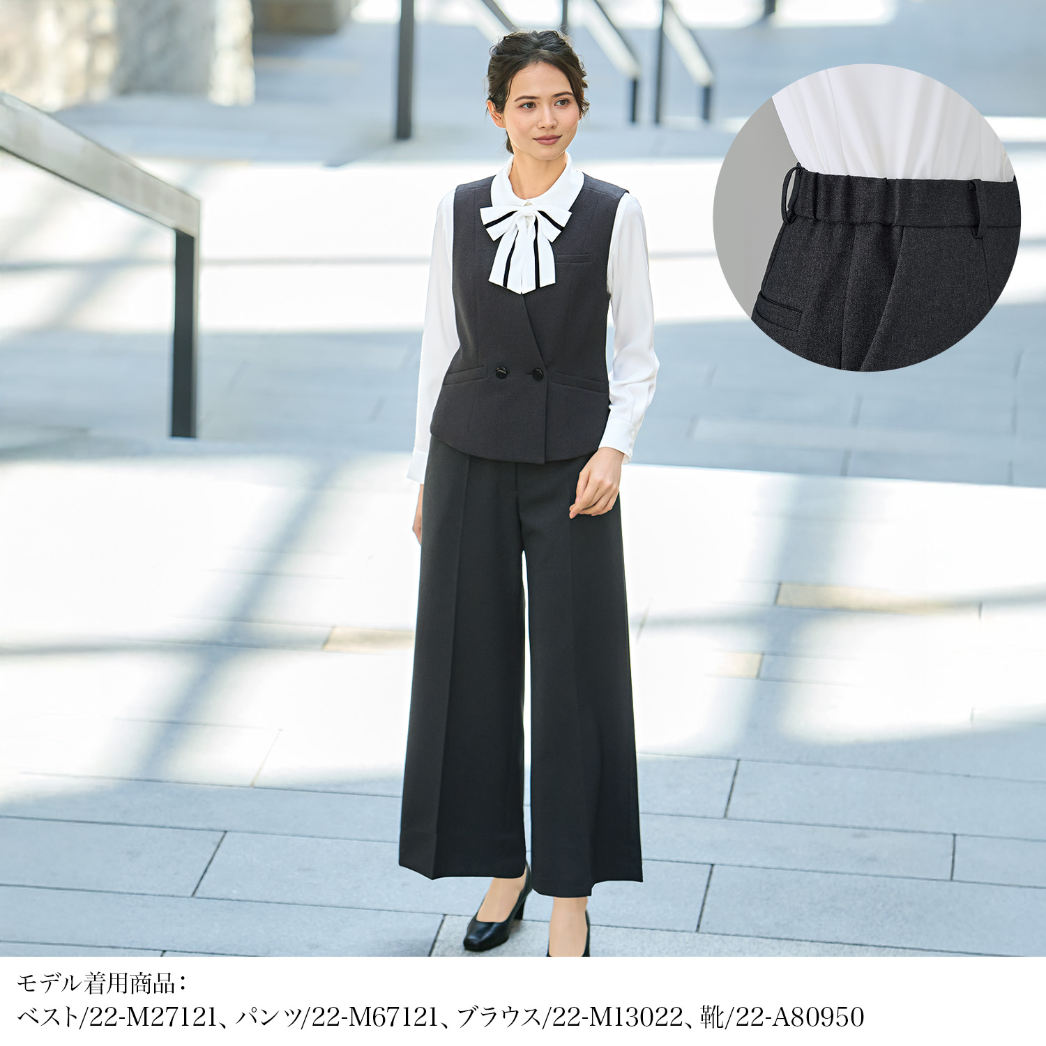 マリークワントの上品なグレーのパンツ(22-m67121) を着用した女性モデル正面画像