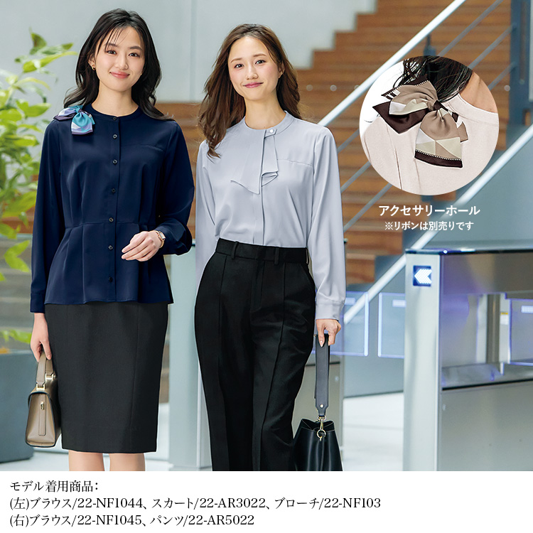 ポリエステルサテンブラウス(22-nf1044)を着用した女性モデル画像