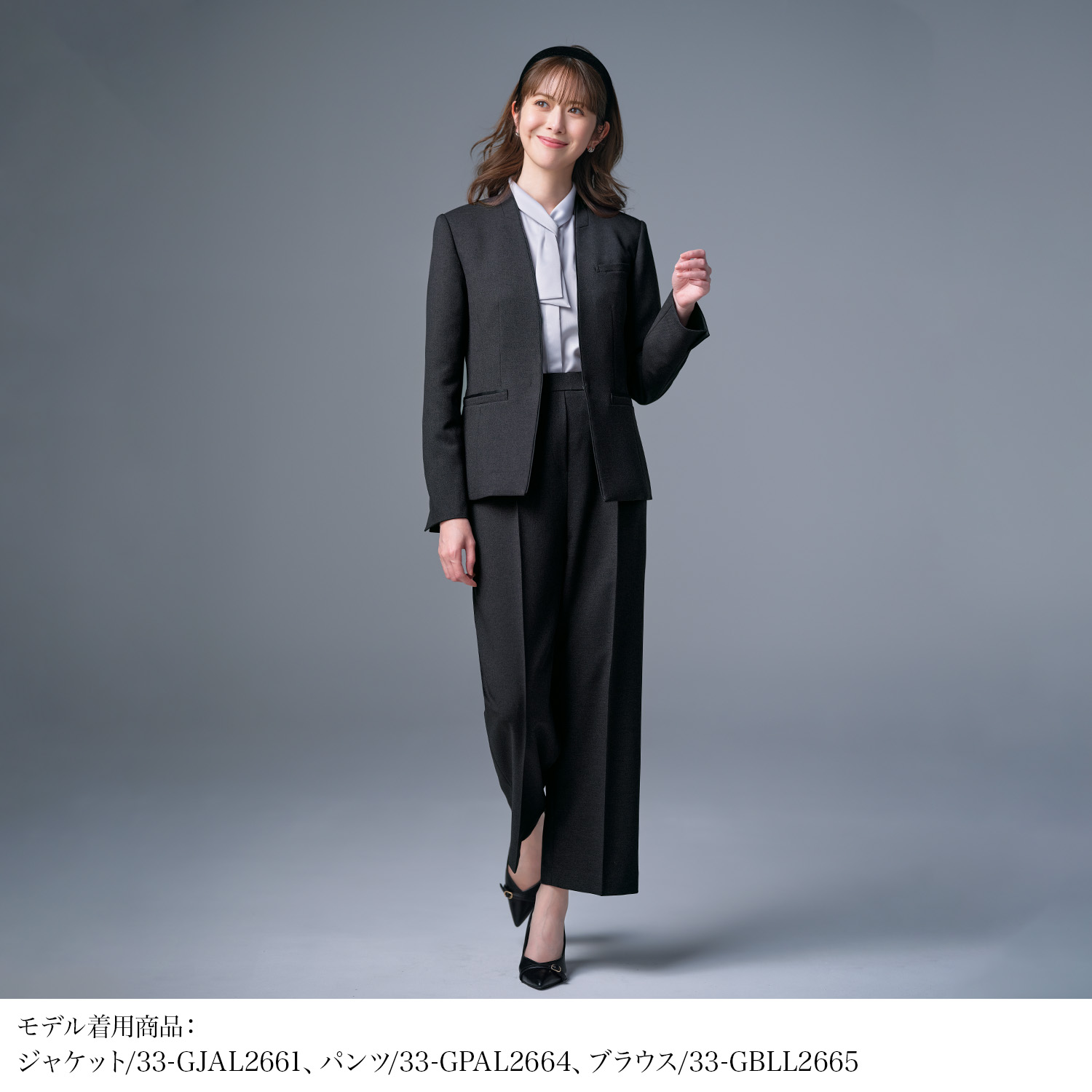 接客向け グレーのジャケット(33-gjal2661) を着用した女性モデル正面画像