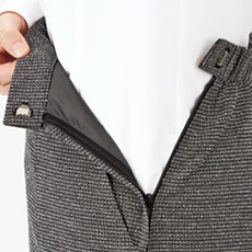 左脇ファスナーと両斜めポケット