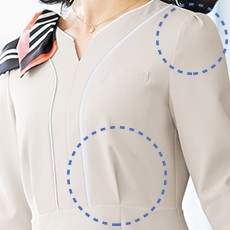 胸下と袖のタック