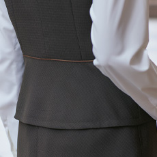 後ろペプラムデザイン