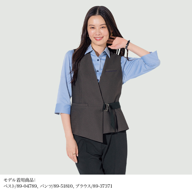七分袖ブラウス(89-37371)を着用した女性モデル正面画像
