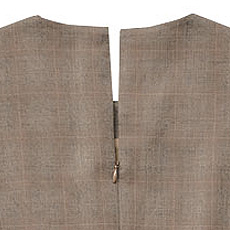 後ろファスナー