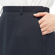 左右の大容量ポケット