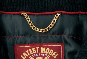 自重堂のフード付き防寒ブルゾン「ミューファン」