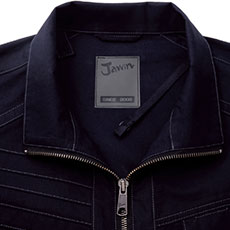 首元の調節ヒモで空気の抜けを調節